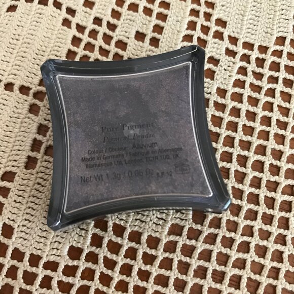 NIB Illamasqua Pure Pigment Eyeshadow in Alluvium - Picture 2 of 12